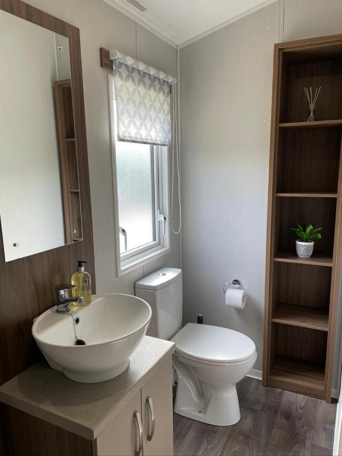 6 Berth Comfy Homely Caravan, Dog Friendly Belton with Browston エクステリア 写真