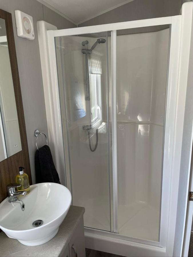 6 Berth Comfy Homely Caravan, Dog Friendly Belton with Browston エクステリア 写真