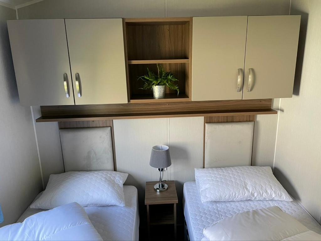 6 Berth Comfy Homely Caravan, Dog Friendly Belton with Browston エクステリア 写真