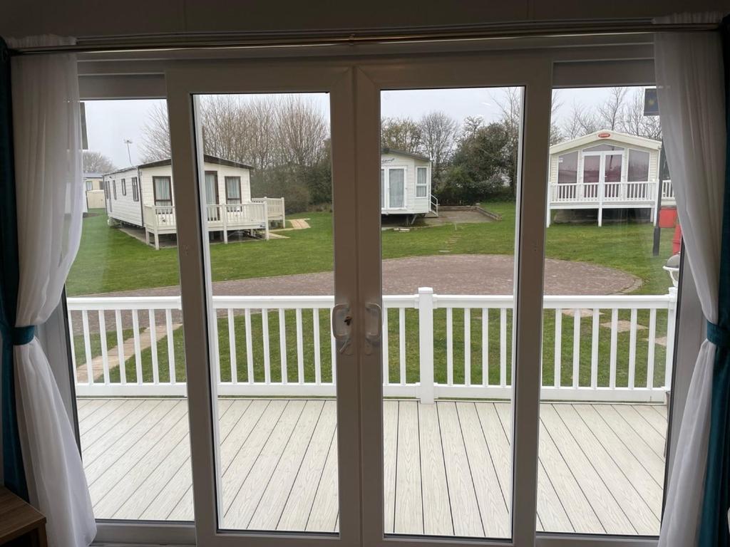 6 Berth Comfy Homely Caravan, Dog Friendly Belton with Browston エクステリア 写真