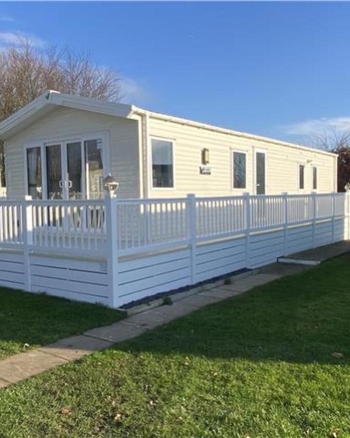 6 Berth Comfy Homely Caravan, Dog Friendly Belton with Browston エクステリア 写真