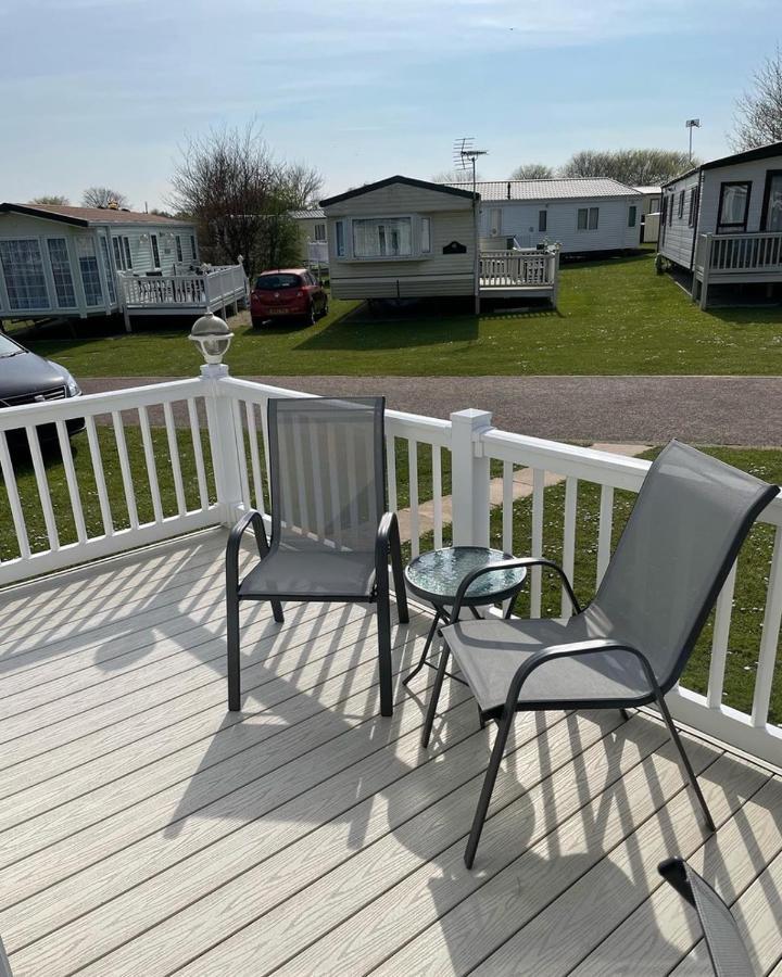 6 Berth Comfy Homely Caravan, Dog Friendly Belton with Browston エクステリア 写真