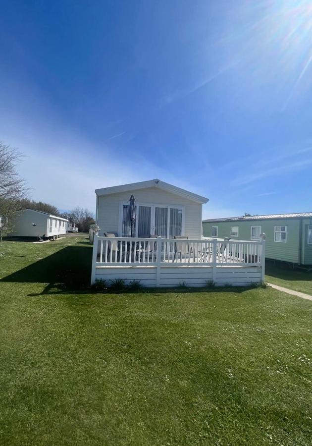 6 Berth Comfy Homely Caravan, Dog Friendly Belton with Browston エクステリア 写真