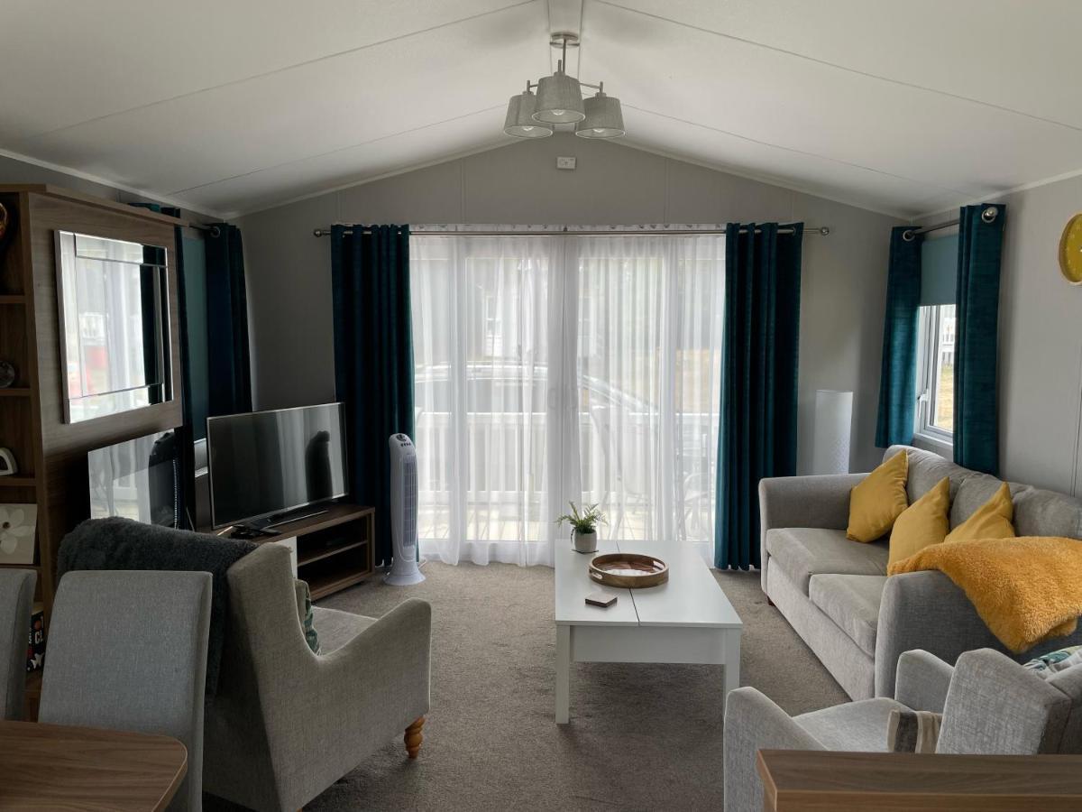 6 Berth Comfy Homely Caravan, Dog Friendly Belton with Browston エクステリア 写真