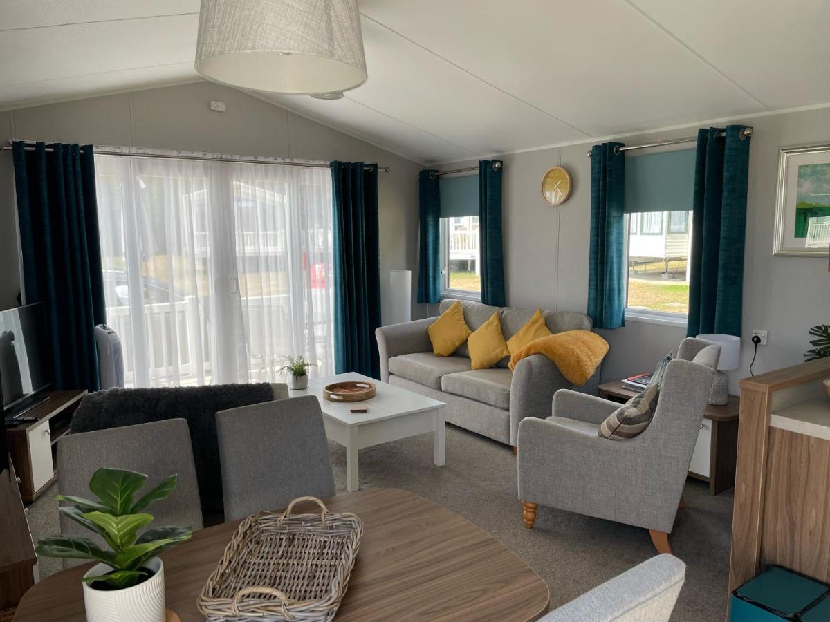 6 Berth Comfy Homely Caravan, Dog Friendly Belton with Browston エクステリア 写真