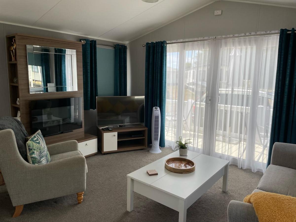 6 Berth Comfy Homely Caravan, Dog Friendly Belton with Browston エクステリア 写真
